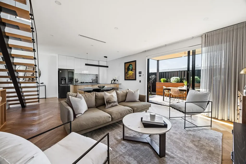 Reservoir 4Zimmer EOI Ending Fri 26 Jun 5pm | Architectural Luxury in a Private Rear Setting