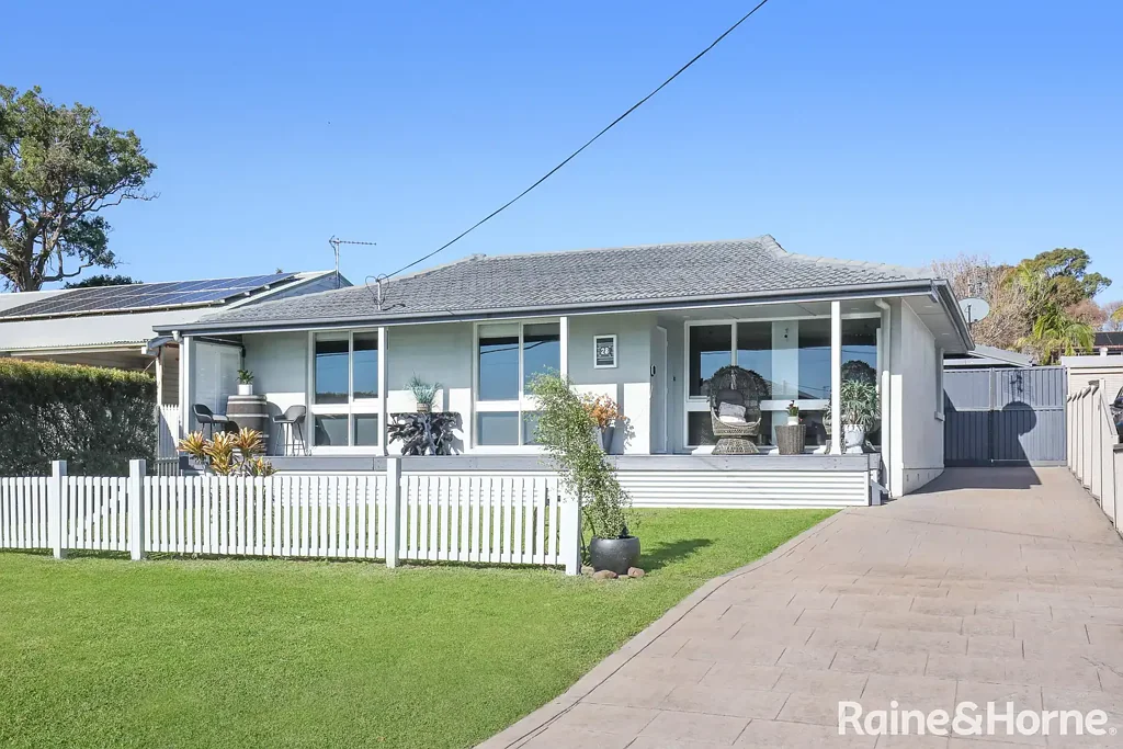 Oak Flats 5房  Impressive Family Home, Studio/Teenagers Retreat & Large Shed
