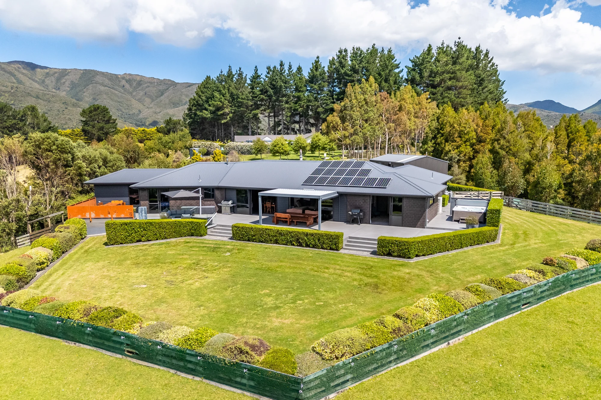 Kaitoke 4 Bedroom Modern Lifestyle Sanctuary with all the Finishes!