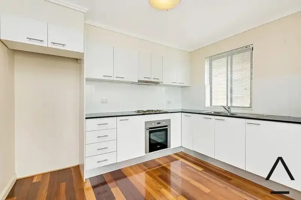 STYLISH APARTMENT IN MARRICKVILLE
