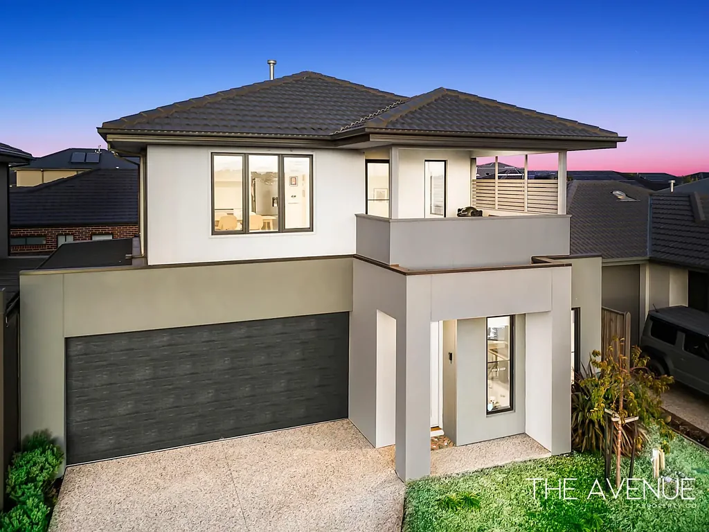 Clyde North 3ਬੈੱਡਰੂਮ Sleek, Modern & Practical Double-Storey Home in a Prime Location