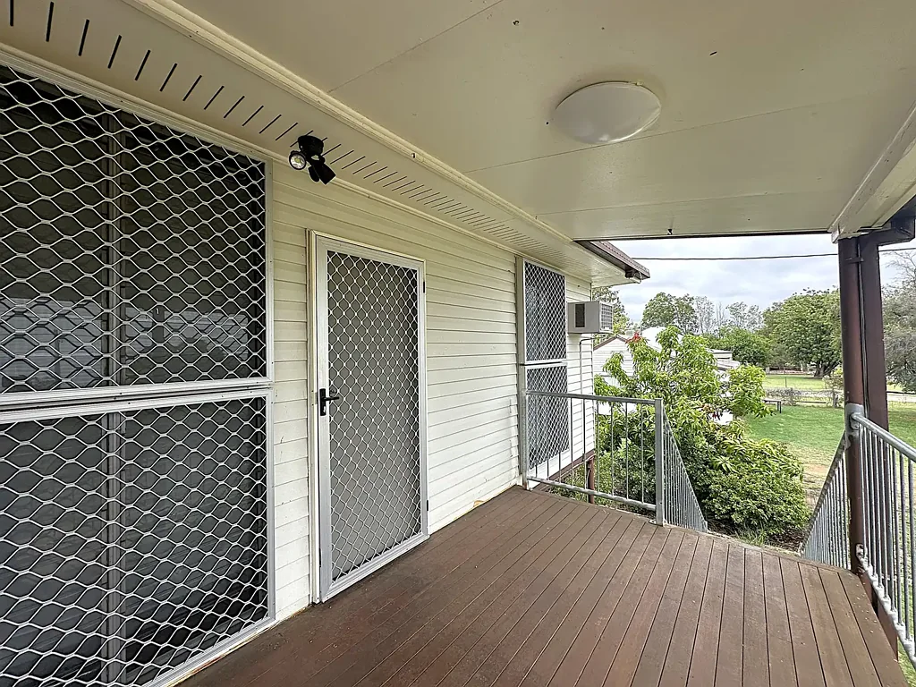 Two Bedroom Unit Close To Town