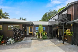 304 Thames Coast SH25, Thornton Bay