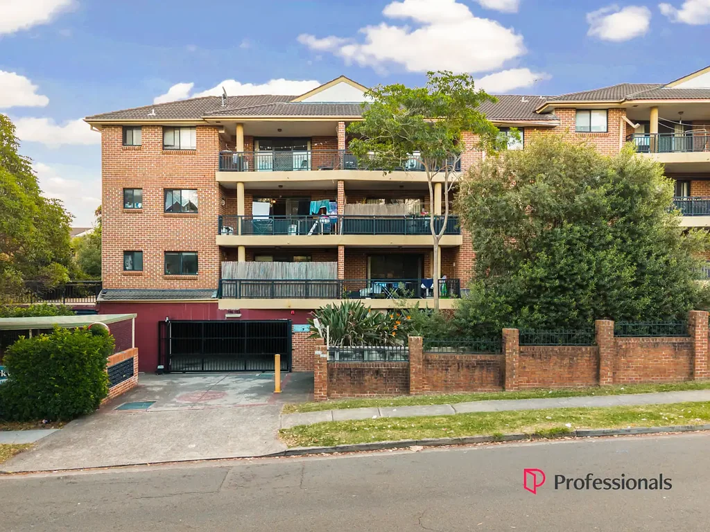Bankstown 2Moenga Spacious Apartment in Prime Location
