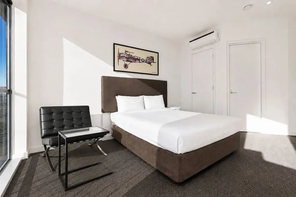 Fully furnished studio apartment - gas and water included