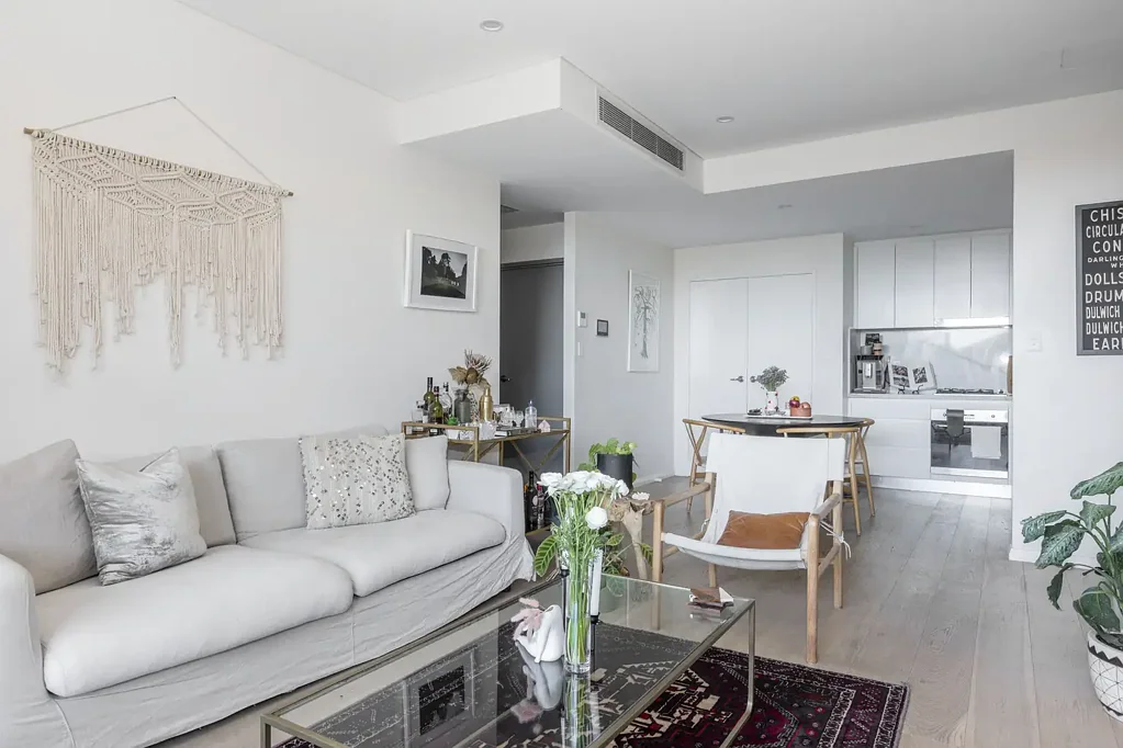 Spacious courtyard apartment in the heart of Gladesville