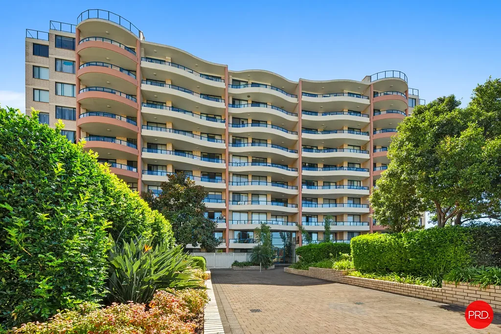 STUNNING UNIT IN A GREAT LOCATION!
