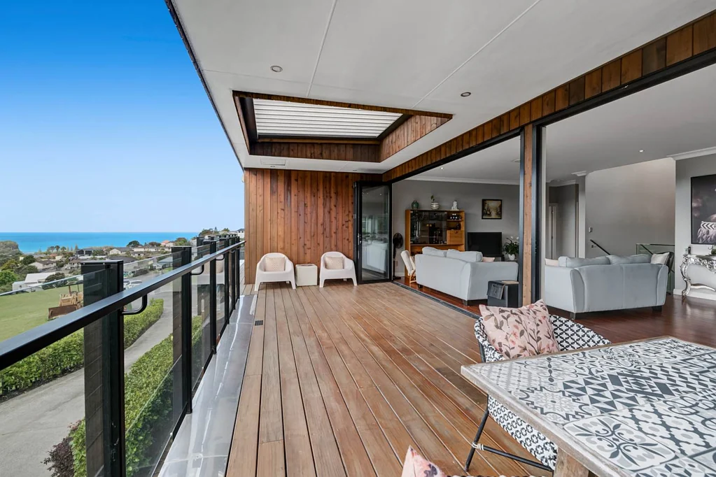 Orewa 6房 自住+收入型奢华物业！尽享全景海景，双厨房+独立生活单元，享受轻松生活！ Luxury Coastal Home & Income