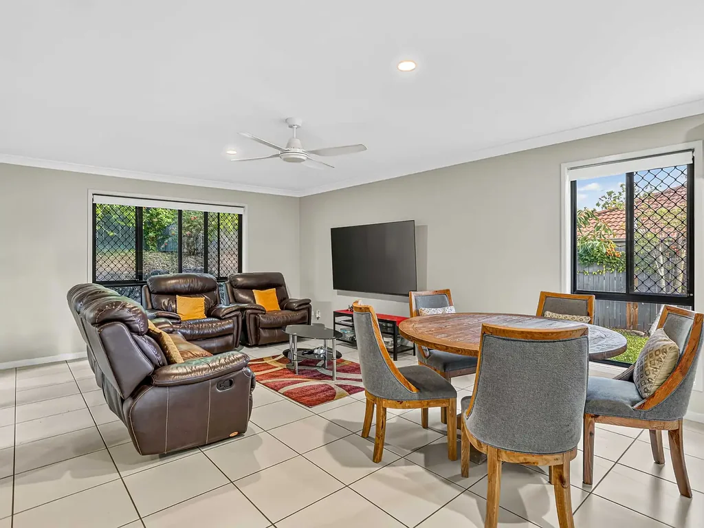 Pacific Pines 4ਬੈੱਡਰੂਮ Family Favourite - Park nearby & Lifestyle on offer!