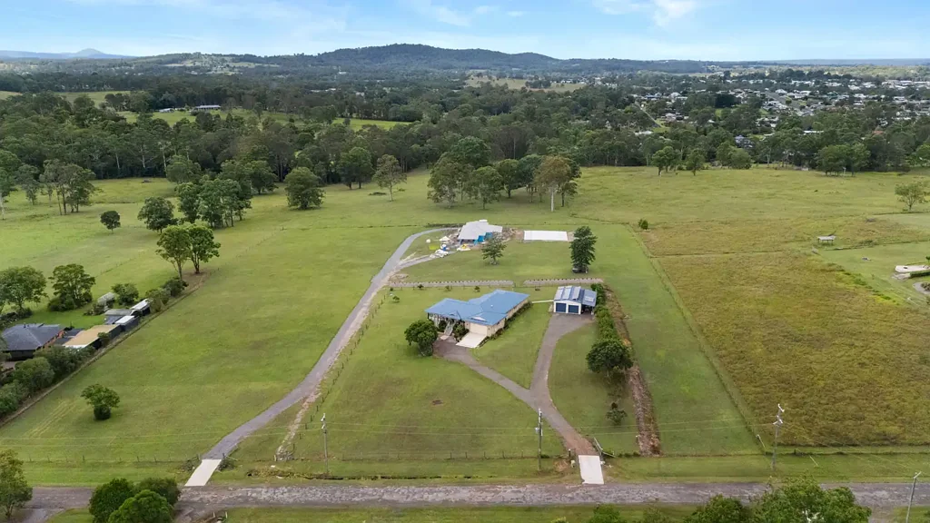 Wingham 4房  Elevated Family Living with Spectacular Mountain Views