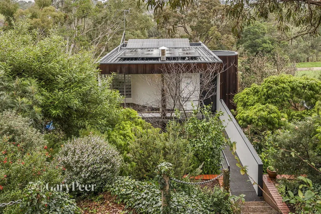 Mount Waverley 3Phòng ngủ Tranquil, unique designer home