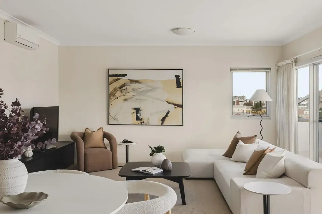 Modern Apartment with Spectacular City Views