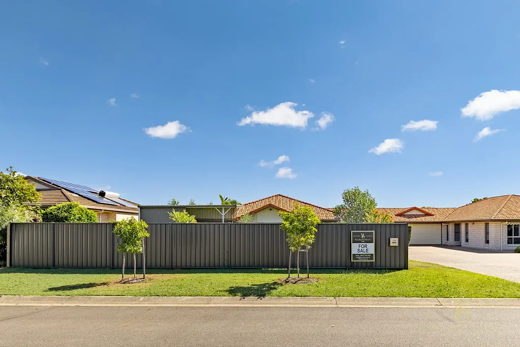 Urraween 3房  Modern, Spacious Duplex with Large Private Yard, Outdoor Entertaining & No Body Corp