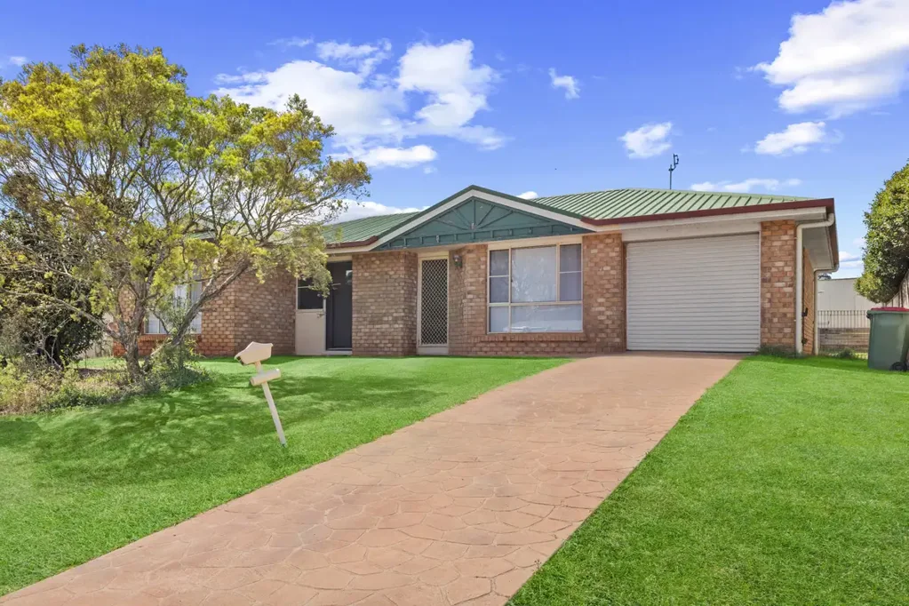 Glenvale 3房  Quiet, Comfortable Family Living -OPEN HOME SAT 20/9 12-12.30pm