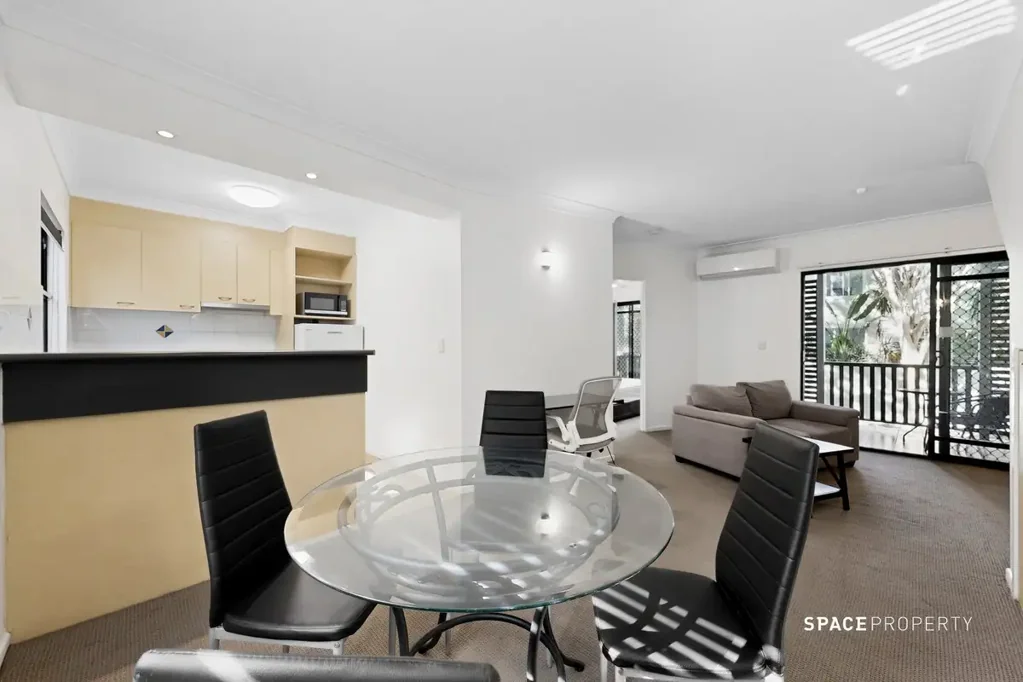 Furnished Apartment in a Quiet and Leafy Pocket