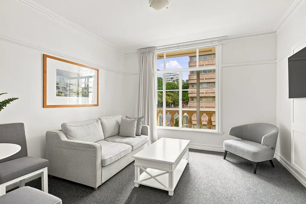 Brisbane City 2房 两套住宅。一个产权。一个独特的机会。 Two Residences. One Title. A Unique Opportunity.