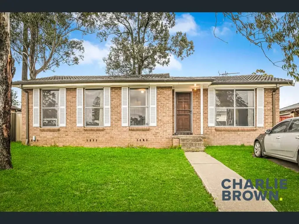 Well-Maintained Family Home Close to Schools & Shops
