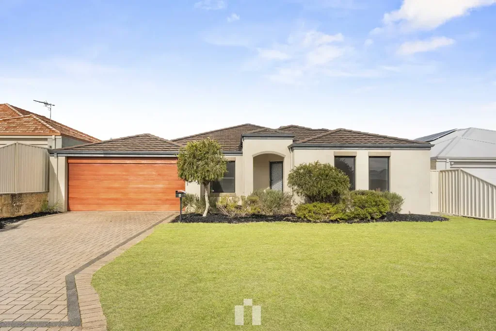 Lakelands 4 Bedroom Contemporary Family Living Opposite Lush Parklands