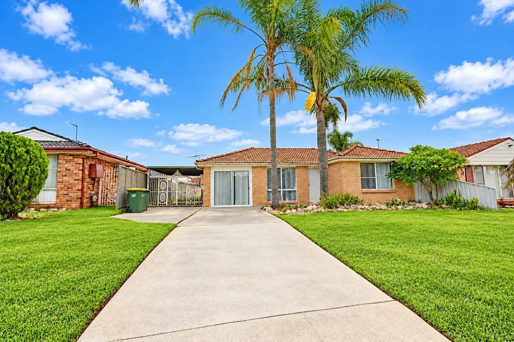 Bonnyrigg Heights 4कमरा Spacious Family Home with Granny Flat Potential (STCA)