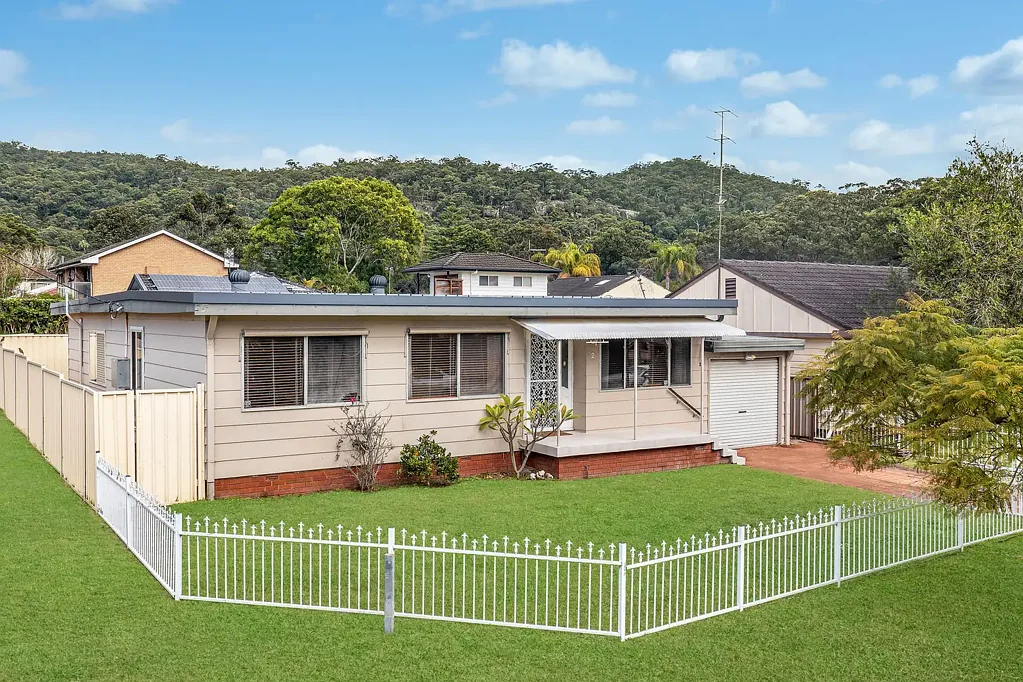 2 Golden Avenue, Point Clare, NSW 2250