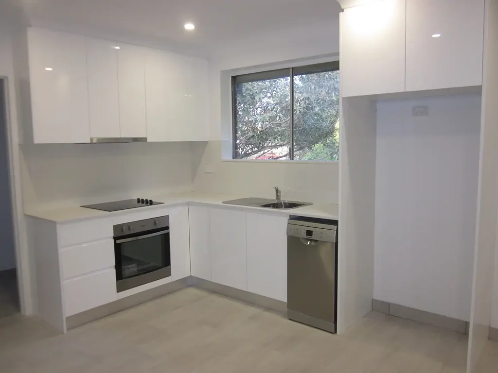 Rennovated 2 bedroom unit in central location