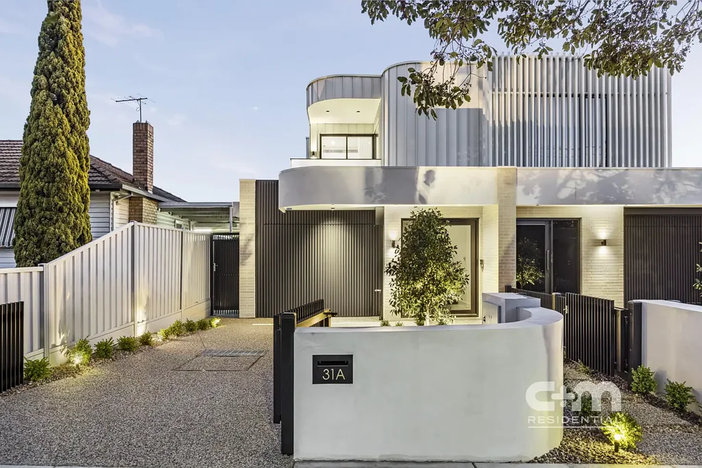 Reservoir 4房 砖砌抹灰设计 四卧三卫奢享 两层主卧独立 岛台厨房娱乐 光线空间品质优 A Class of Its Own from Every Angle!