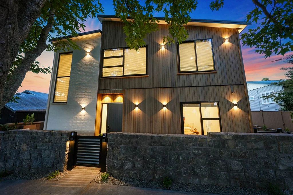 Royal Oak 5房 学区&交通优秀，全家共享宽敞舒适生活！ Superb Modern Living
