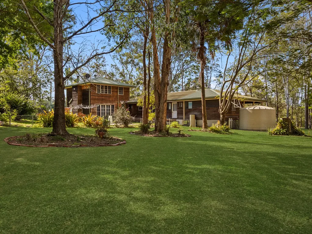 Barellan Point 4房 桉树林中的木质休憩之所 | 7,300平方米的私密空间 A Timber Retreat Among the Gums | 7,300m² of Privacy