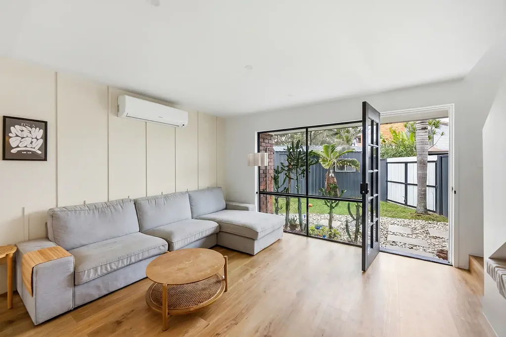 Varsity Lakes 3ห้องนอน RENOVATED TOWNHOUSE WITH HUGE BACKYARD
