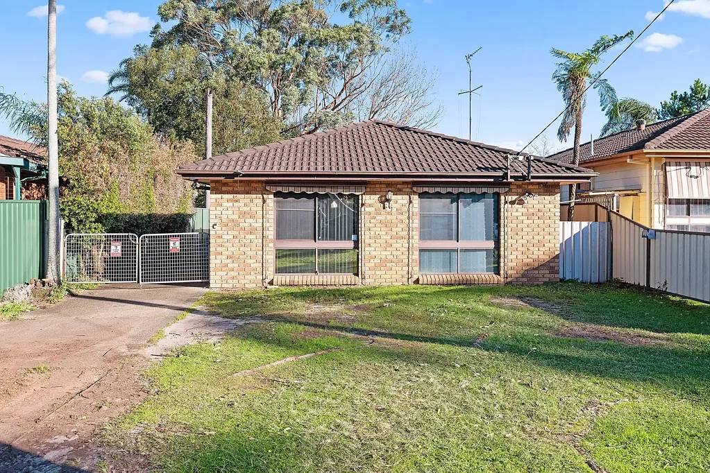 Tanilba Bay 3 Bedroom Brick 3 Bedroom Home, With Back Extension !
