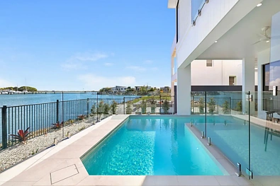 Jacobs Well 5 Slaapkamer Brand New Luxury Waterfront Home with 17m Quay Line