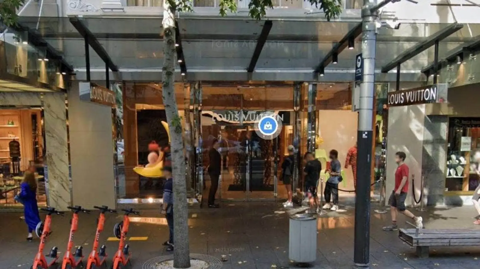奥克兰LV遭遇飞车抢劫,盗贼驾车强行闯入,多件物品被盗