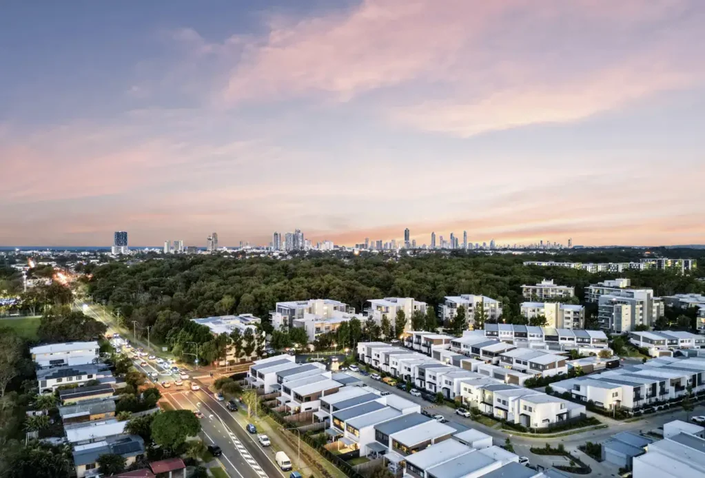 Southport 3chambre Interstate Seller Must Sell!! Near New 3 Bedroom Gold Coast Townhouse with Resort Style Facilities