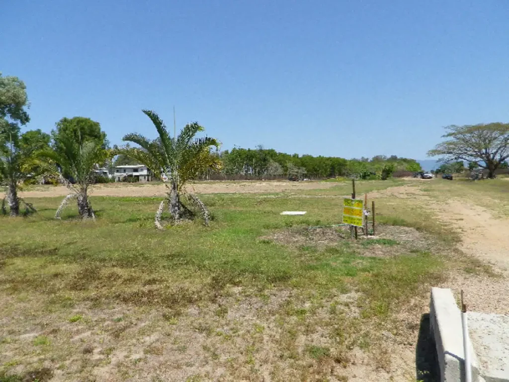 Ingham  LARGE BLOCK ON OUTSKIRTS OF TOWN!