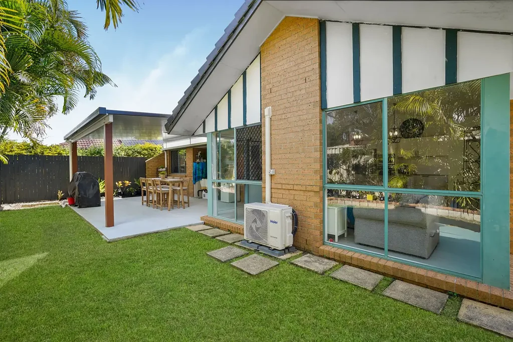Cornubia 4Phòng ngủ Refurbished home with estate lifestyle