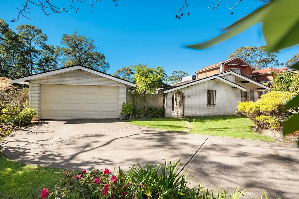 Belrose 4 Bedroom Single-level living offering position and potential
