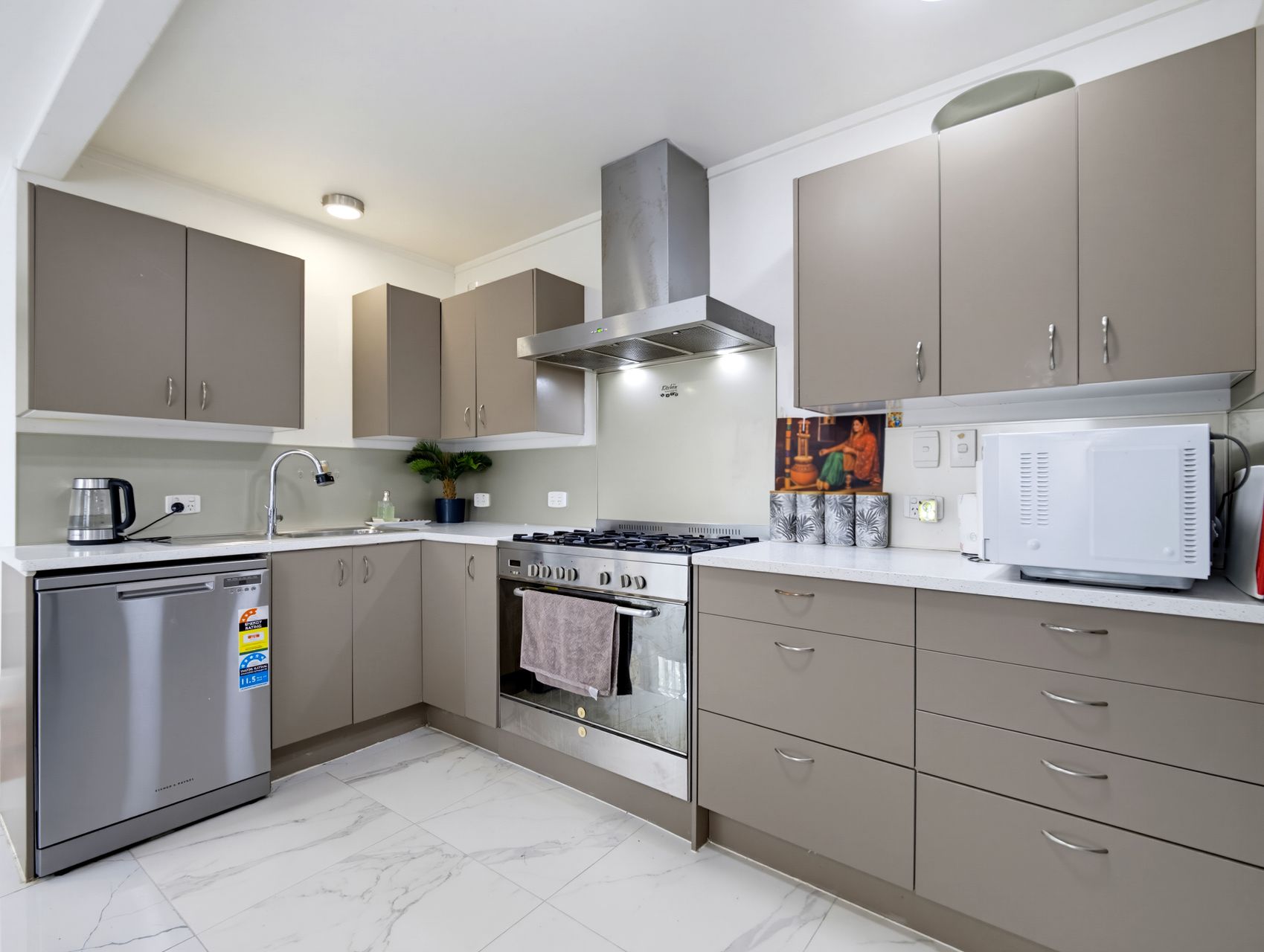 11 Norman Road, Titirangi, photo 4