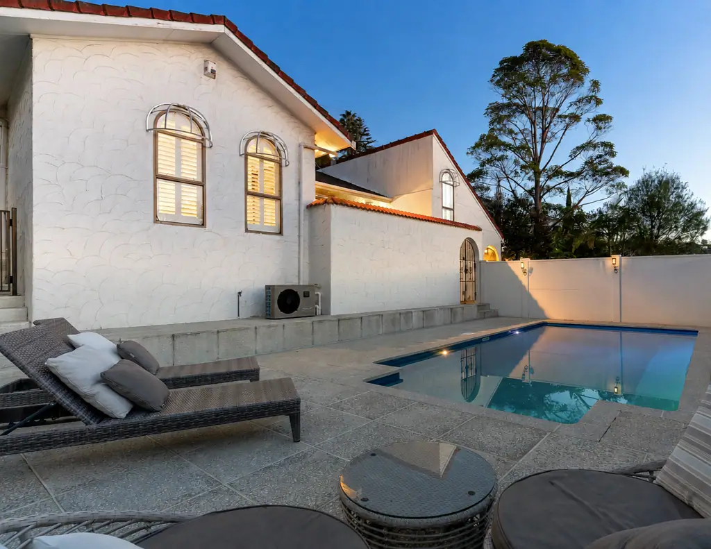 Browns Bay 4房  Summer pool-side living all year round!