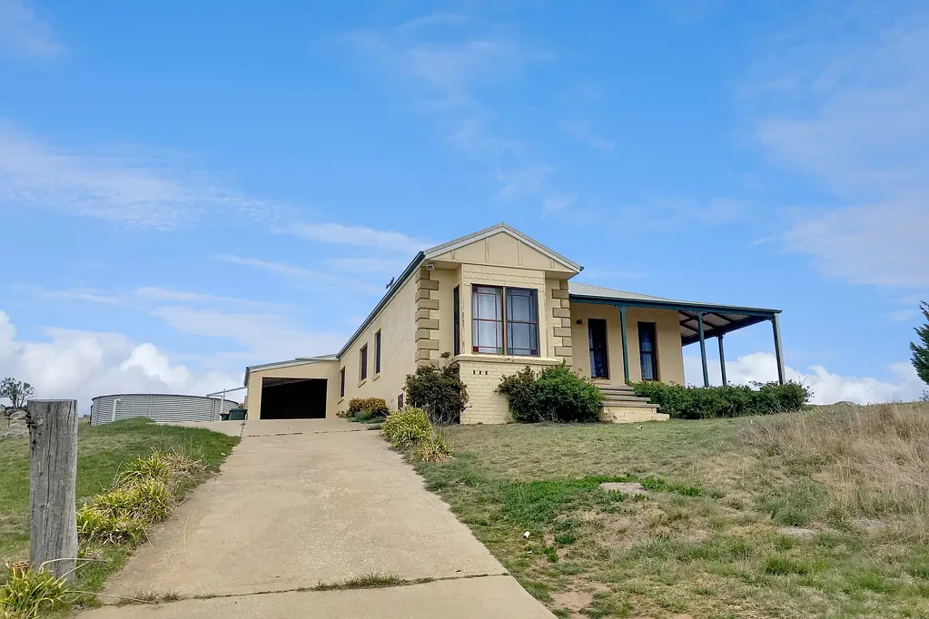 Recently Renovated 4-Bedroom Home with Expansive Lake Views!