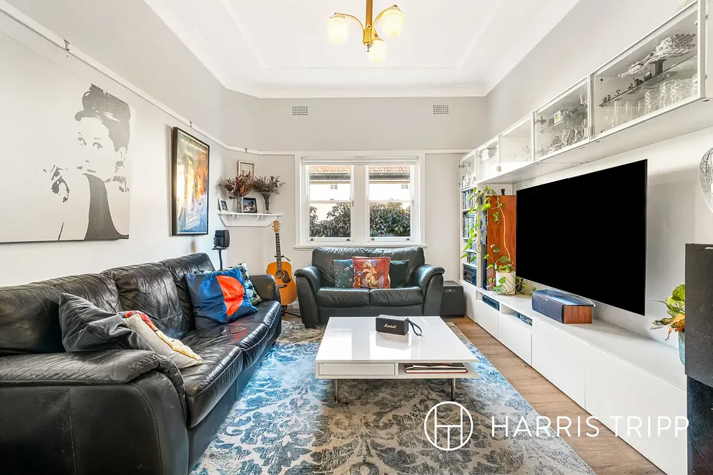 Charming Top Floor Art Deco In A Boutique Block