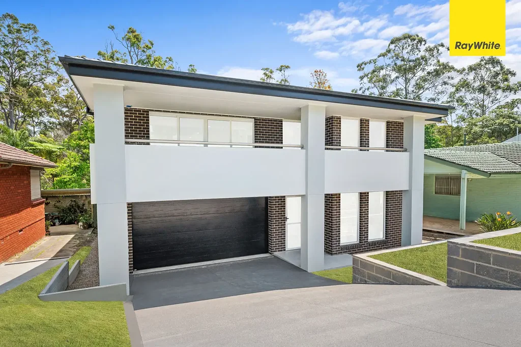 Eastwood 6房 全新豪华住宅 精湛工艺 高端电器 六卧一多媒体室 开放式厨房 多个起居区 主套房带步入式衣帽间 高天花板 双车库 Brand New Modern Entertainers Family Home!