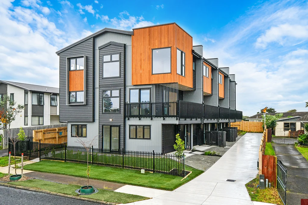 Weymouth 4房  Space, Flexibility, Elevated Views & Border Income