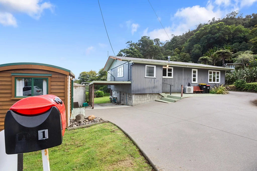 Waiomu 2房  A Charming 2-Bedroom Retreat in Waiomu.