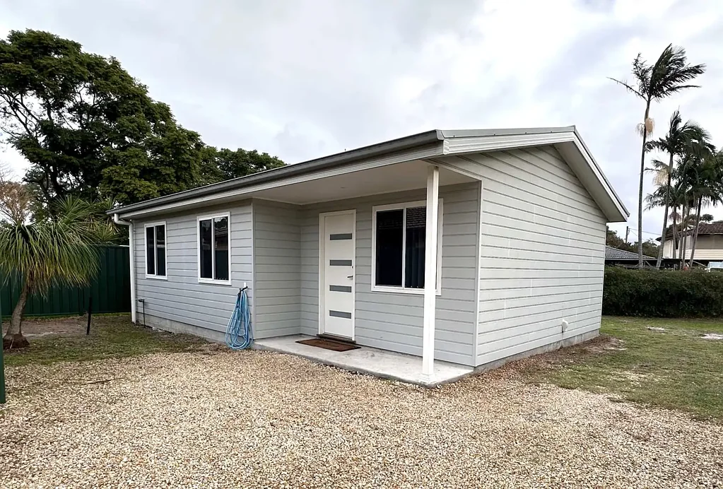 Modern granny flat - TANILBA BAY