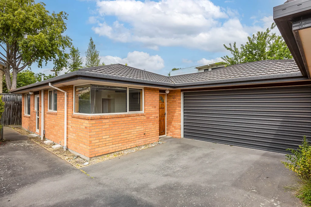 Riccarton 2Moenga $550K Freehold 2 Bedroom Unit in Best School Zone