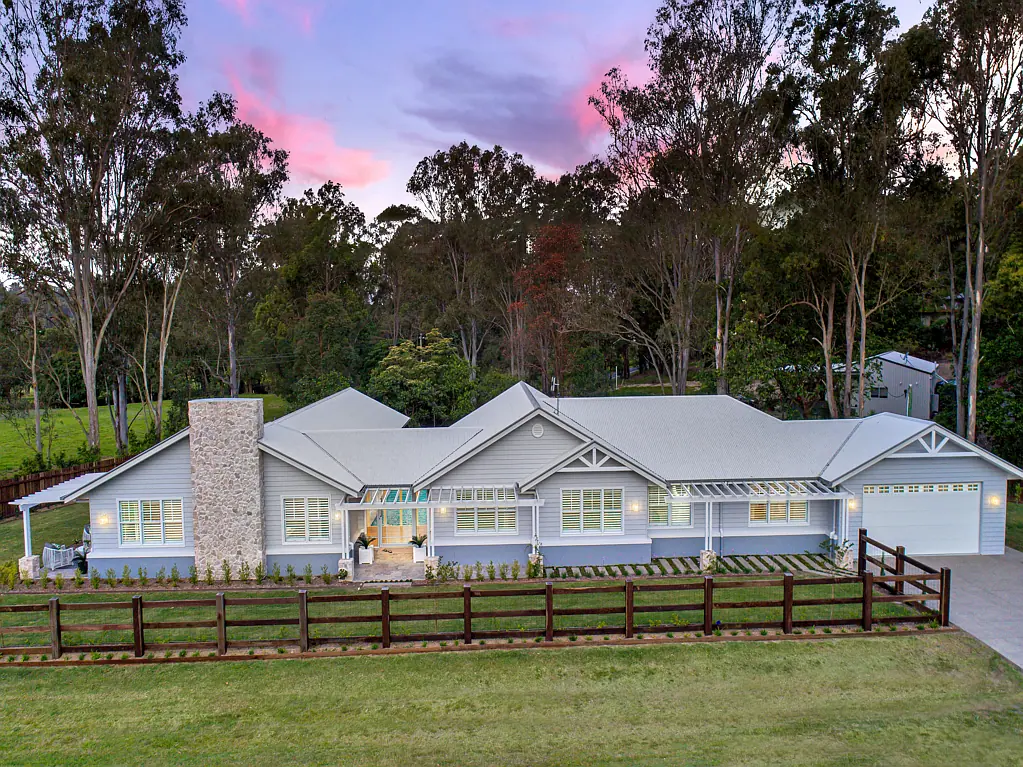 Valdora 6Kwarto COOLUM HINTERLAND "LUXURY HAMPTONS ESTATE" Brand new build 7 years Builders Warranty!