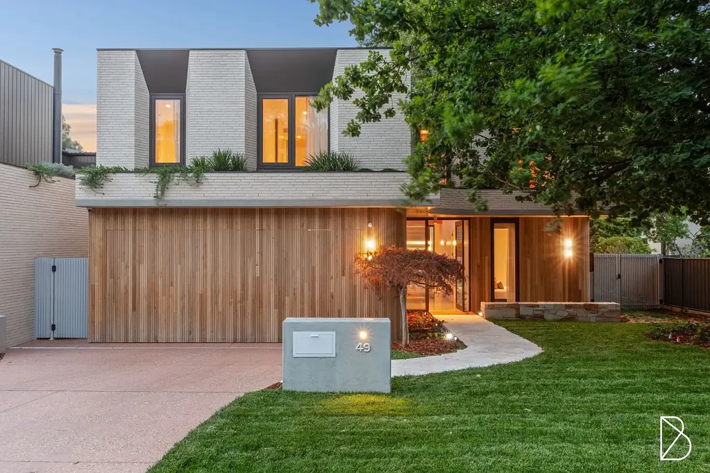 Deakin 5房  Sophisticated New Architectural Residence