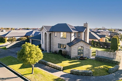 Aidanfield 4 Bedroom Much Admired in Desirable Location