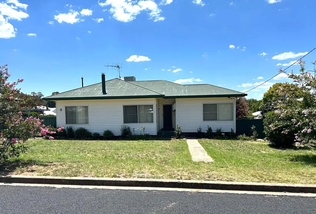 Coonabarabran 4 Slaapkamer Versatile Home with Investment Appeal