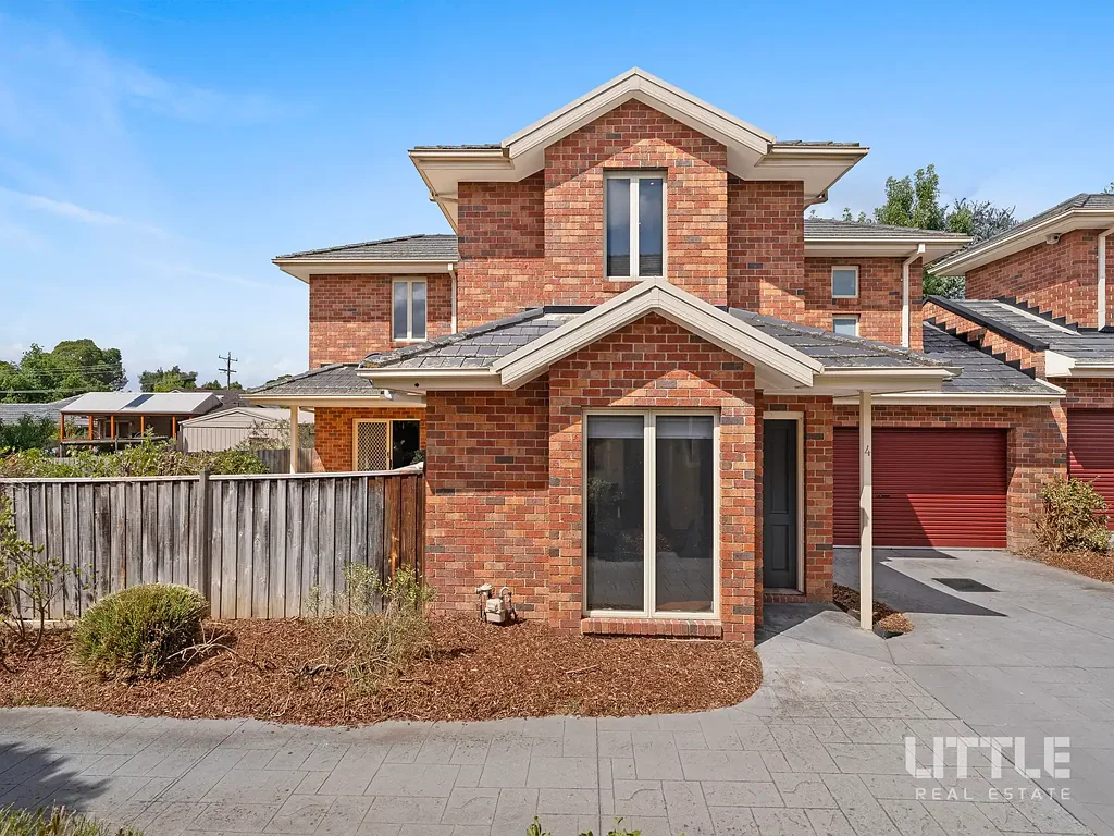 Mount Waverley 3Kwarto ELEGANT LIVING IN A PRIME LOCATION